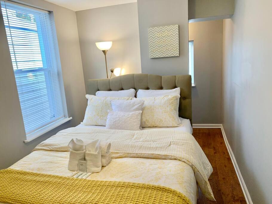 Upscale 2bd/1.5ba Townhome Mins To Jhh & Downtown Appartement