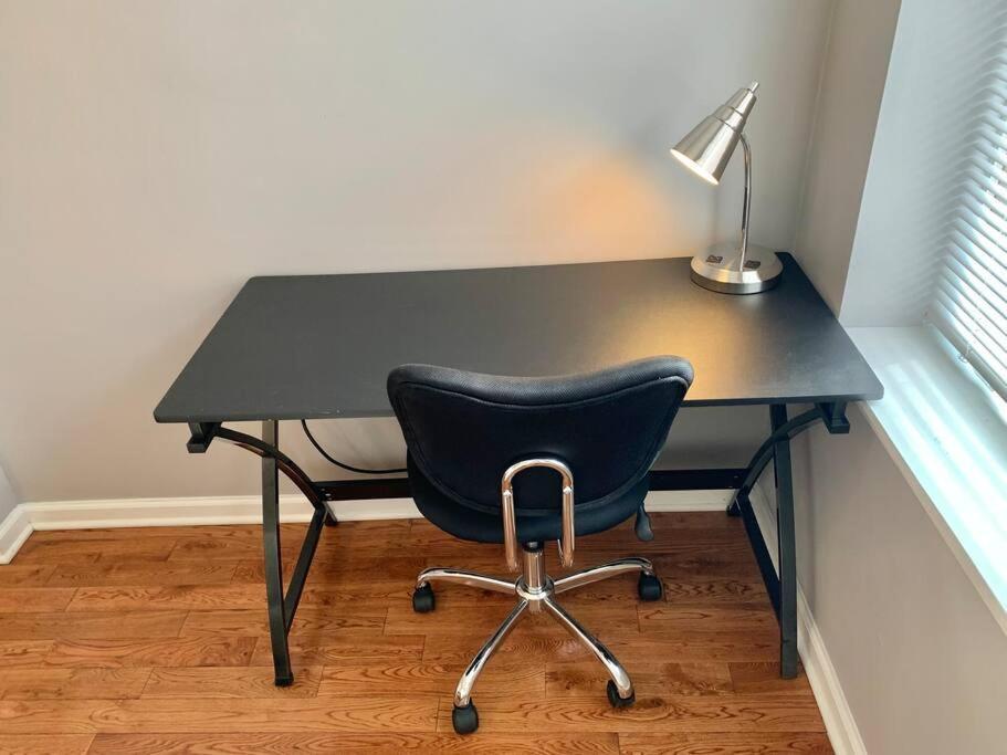 Upscale 2bd/1.5ba Townhome Mins To Jhh & Downtown *