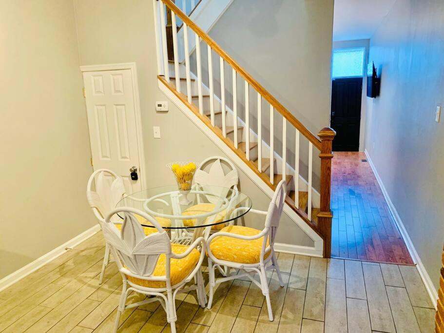 Upscale 2bd/1.5ba Townhome Mins To Jhh & Downtown